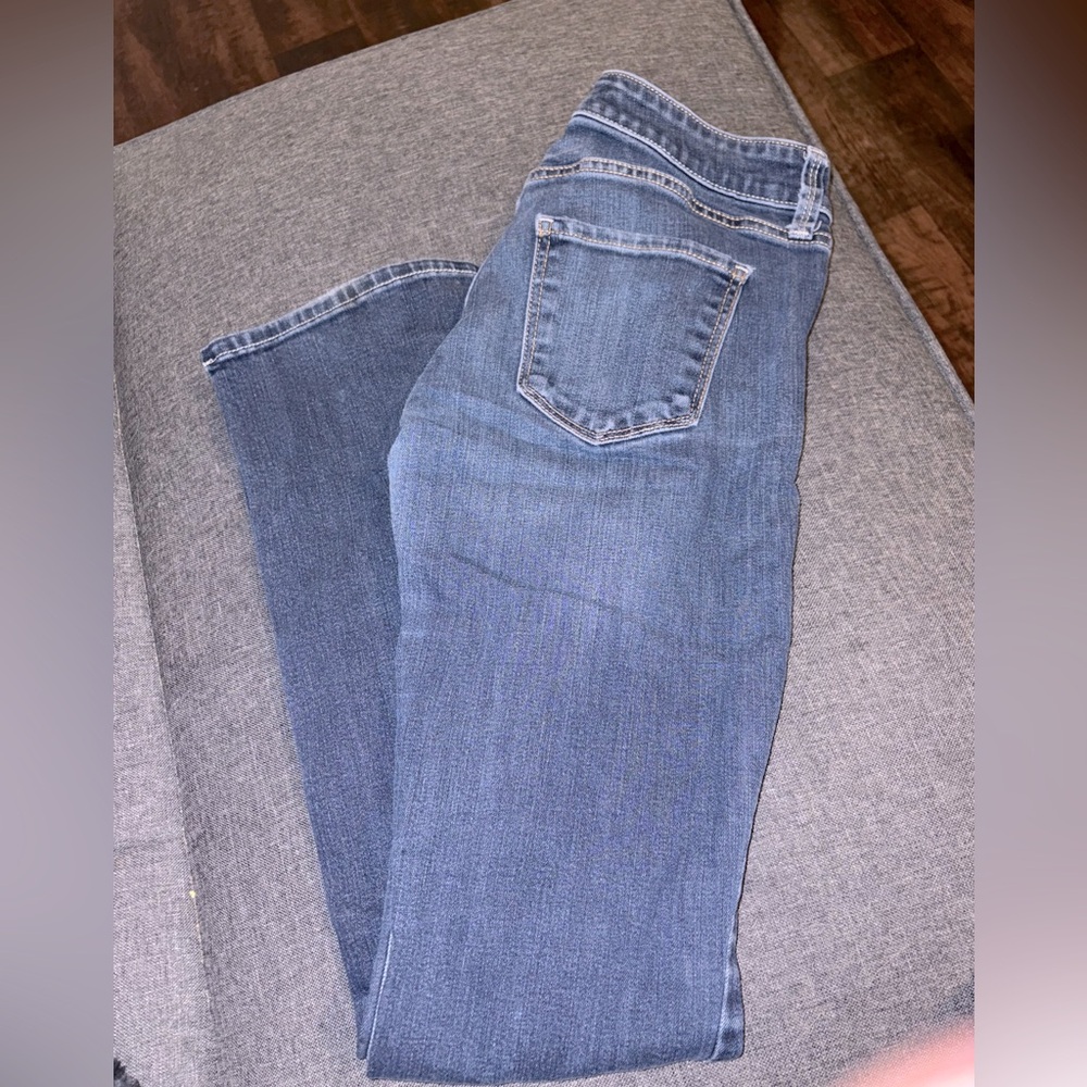 Arizona jeans. Size 3 definitely worn, but still in good condition.